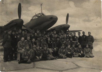 Лётчики на военном аэродроме