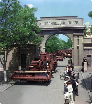 Главная проходная на Таганрогском комбайновом заводе