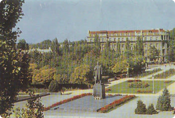 Памятник Ленину на Октябрьской площади