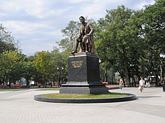 Сквер и памятник А. П. Чехова